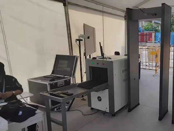 中華人民共和國第十四屆運(yùn)動(dòng)會(huì)會(huì)場入口x光安檢機(jī)和測(cè)溫門