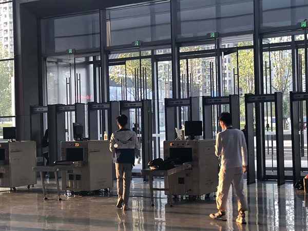 機(jī)場(chǎng)金屬探測(cè)安檢門(mén)